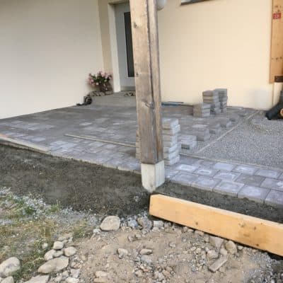 Umgebungsgestaltung Vorplatz mit Verbundsteinen